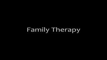 Horny Step Mom & Daughter partagent la même bite - Family Therapy